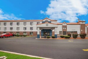 Exterior - Suburban Studios Milwaukee Airport (Milwaukee)