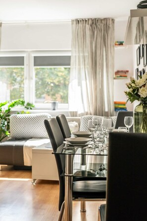 Dining - Bułgarska 116 | Charming Apartment | Washing Machine (Poznan)