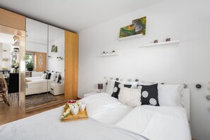 1 bedroom, iron/ironing board, WiFi, bed sheets - Bułgarska 116 | Charming Apartment | Washing Machine (Poznan)