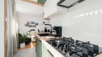 Kühlschrank, Ofen, Herdplatte, Geschirrspüler