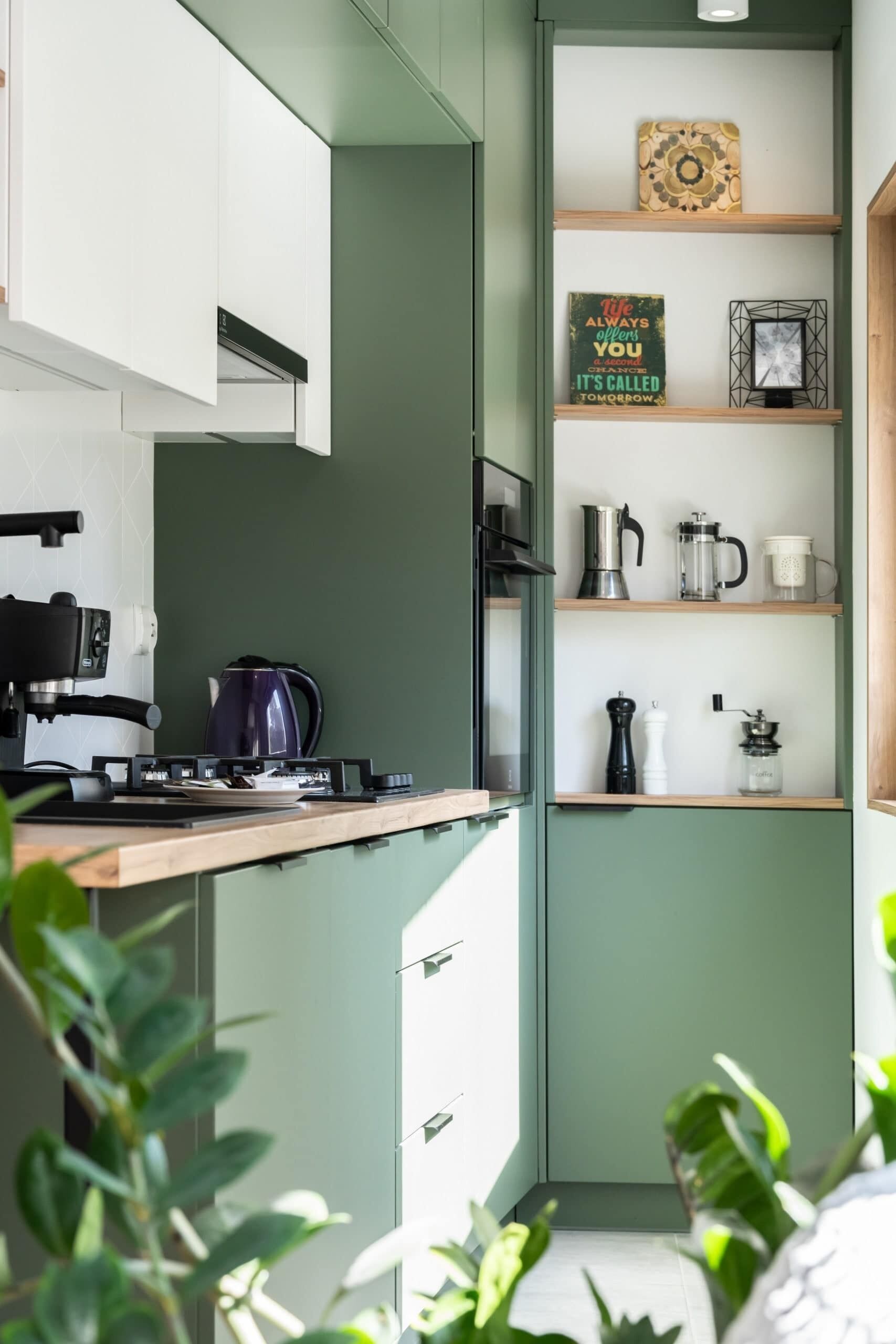 Frigorífico, horno, placa de cocina y lavavajillas