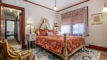 4 habitaciones, tabla de planchar con plancha, cuna de viaje y wifi