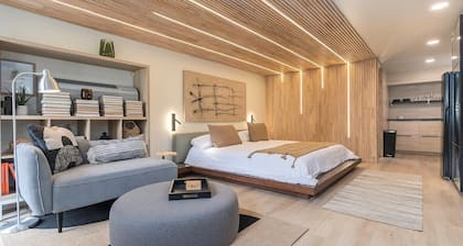 Lux Studio Oasis! Hot Tub, Cozy Heated Floors!