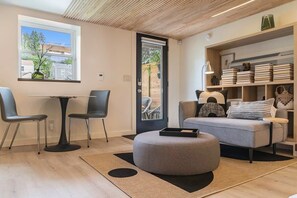 TV - Lux Studio Oasis! Hot Tub, Cozy Heated Floors! (Omaha)