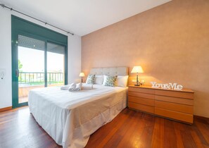 5 Schlafzimmer, Zimmersafe, Bügeleisen/Bügelbrett, Reisekinderbett