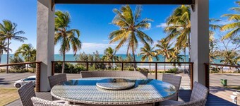 Beautifully Renovated Large Home on Lammermoor Beach.