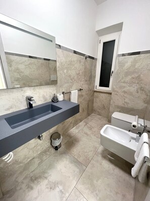 Comfort kamer, 1 tweepersoonsbed | 1 slaapkamer, een bureau, gratis wifi