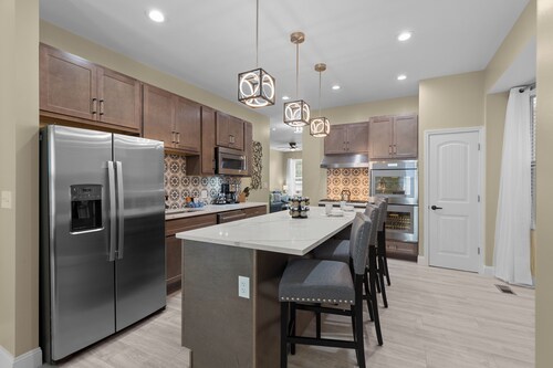 Spacious 4BR Near Soulard & Busch Stadium | Fenced Parking | Dog-Friendly