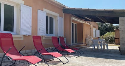 Villa Avec Terrasse et Jardin