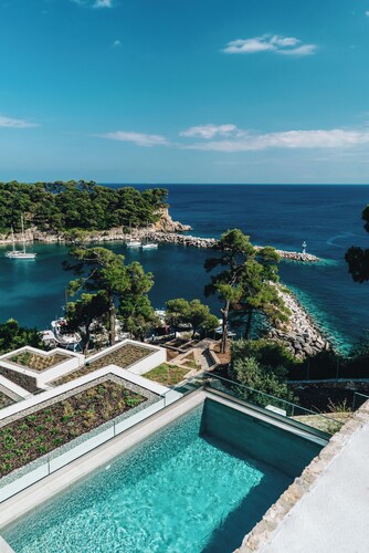 Boutique villa with private pool in Alonissos island, Greece. Mesmeric sea view.