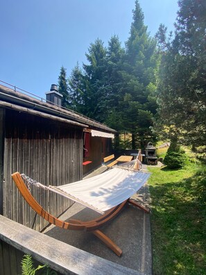 Outdoor dining - Cozy 2BR Apartment with Mountainview* Free Parking (Flums)