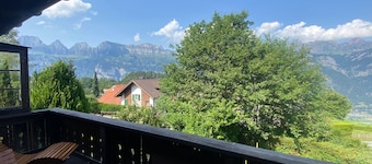 Cozy 2BR Apartment with Mountainview* Free Parking