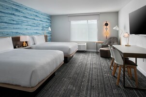 Desk, laptop workspace, soundproofing, rollaway beds