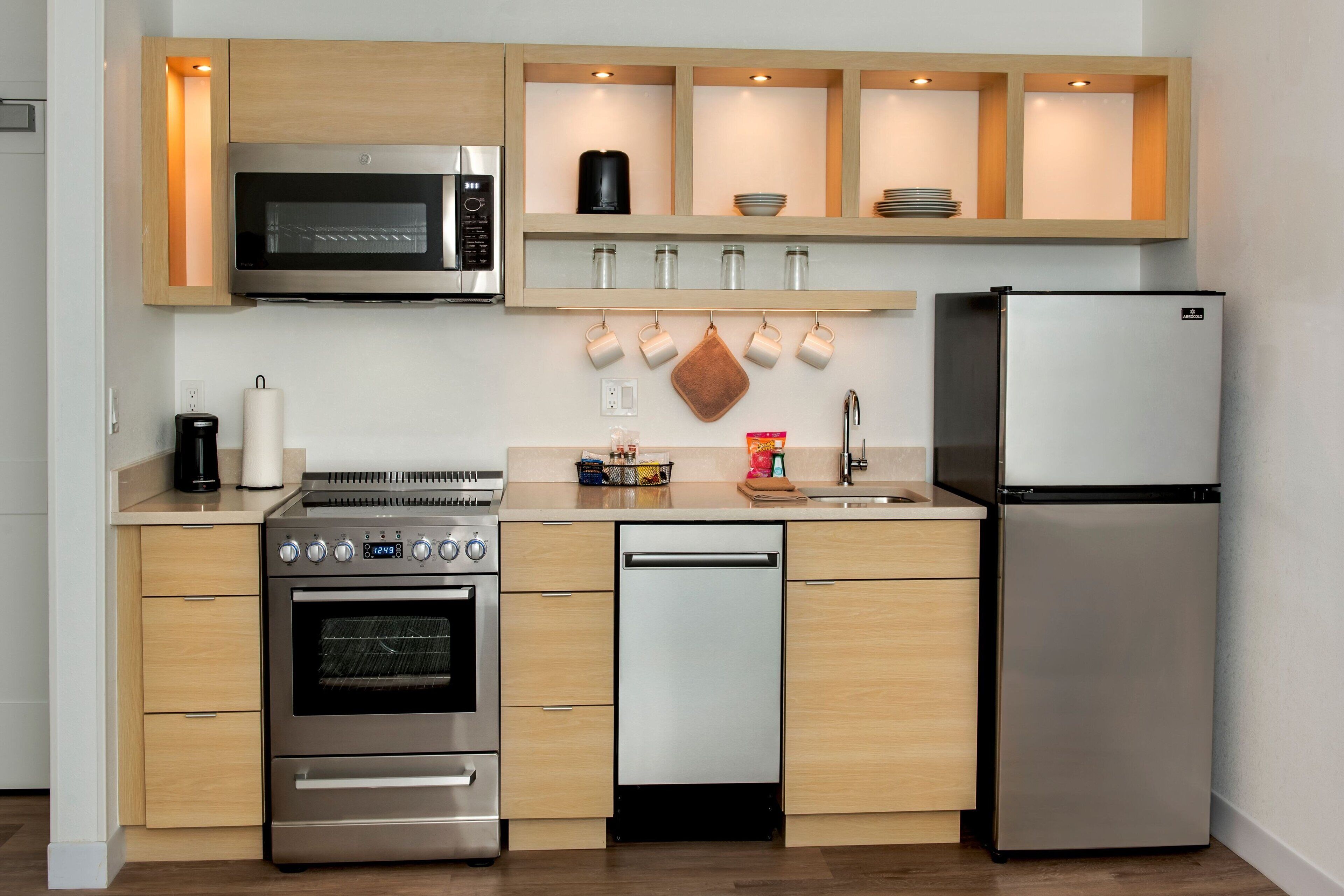 full-sized fridge, microwave, oven, stovetop