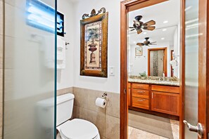 シャワー、ヘアドライヤー、タオル、石鹸