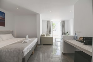 8 bedrooms, Egyptian cotton sheets, premium bedding, down duvets - B&B Villa Boutique Tenerife (Adeje)