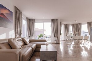 Exclusive Villa | Living area | Flat-screen TV, Netflix, toys, first-run movies - B&B Villa Boutique Tenerife (Adeje)