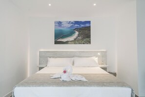 Exclusive Villa | 8 bedrooms, Egyptian cotton sheets, premium bedding, down comforters - B&B Villa Boutique Tenerife (Adeje)