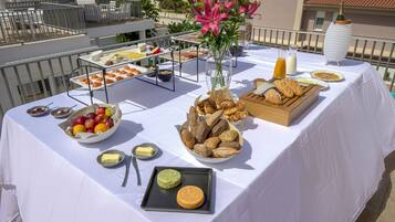 Free daily continental breakfast