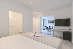 8 bedrooms, Egyptian cotton sheets, premium bedding, down duvets