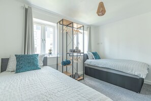 2 bedrooms, desk, iron/ironing board, WiFi - Beautiful New House Derby For 5 Guests, Great for Family, Contractors, NHS Staff (Derby)