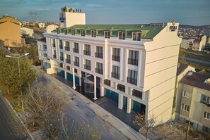 View from property - Operla Airport Hotel Trademark Collection Wyndham (Arnavutköy)