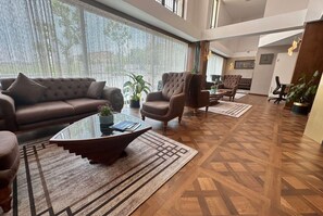 Lobby - Operla Airport Hotel Trademark Collection Wyndham (Arnavutköy)