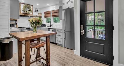 Little Cottage by the Sea | Hot Tub & Walk to Beach