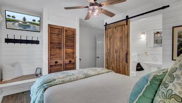 3 bedrooms, desk, iron/ironing board, free WiFi