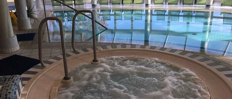 Indoor spa tub
