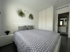 2 bedrooms, WiFi, bed sheets