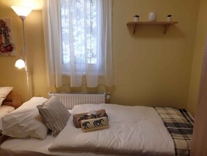 3 bedrooms, iron/ironing board, Internet