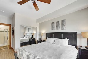 2 Schlafzimmer, Schreibtisch, Bügeleisen/Bügelbrett, Internetzugang