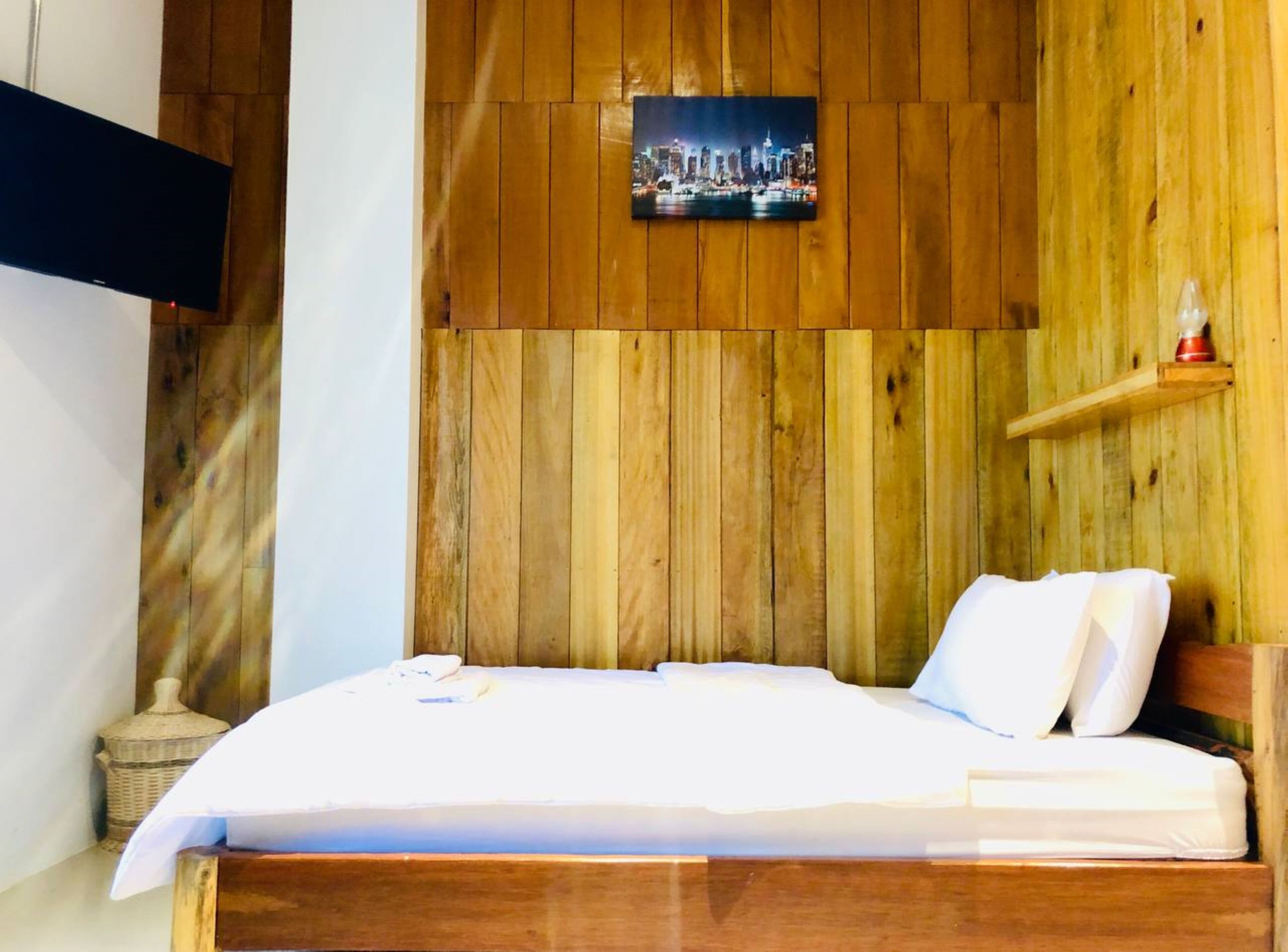 deluxe room, 2 single beds | desk, blackout curtains, soundproofing, iron/ironing board