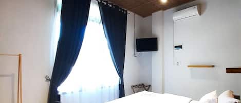 1 bedroom, desk, blackout curtains, soundproofing