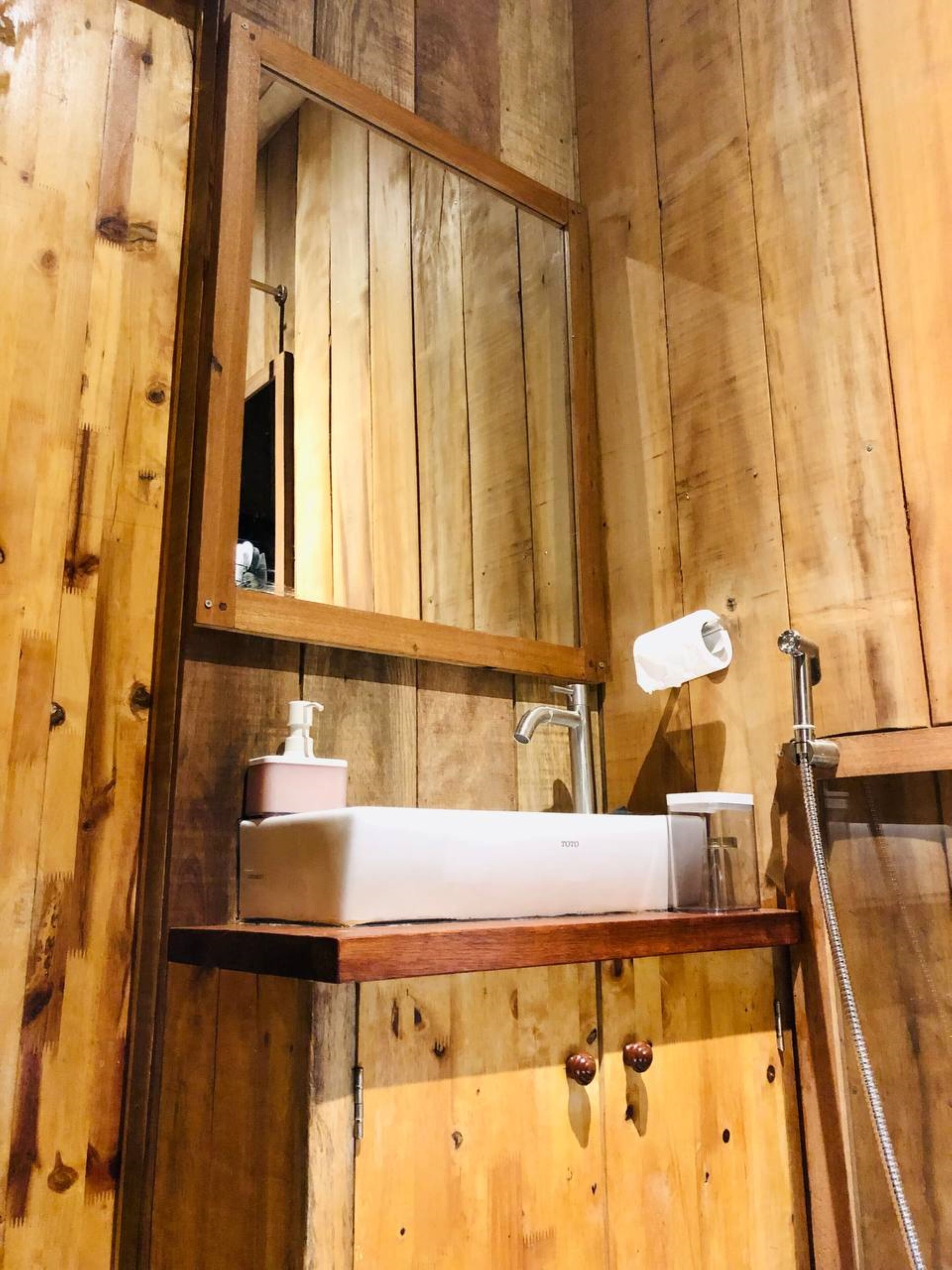 deluxe room, 2 single beds | bathroom | shower, slippers, towels, soap