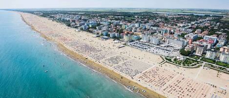 Una spiaggia nelle vicinanze