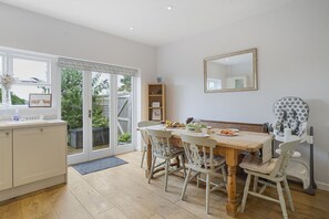 Dining - Pearl Cottage, Cotswold Cottage sleeping 5 people in 3 bedrooms (Moreton-in-Marsh)