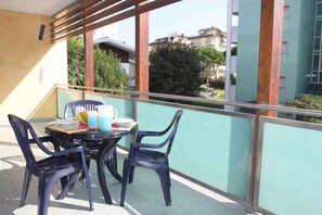 Outdoor dining - Holiday apartment with air conditioning (Bibione)