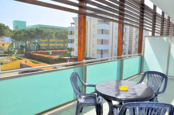 Outdoor dining - Holiday apartment near to the beach with air conditioning (Bibione)