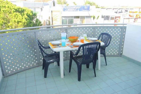 Outdoor dining - Holiday apartment with air conditioning (Bibione)