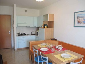 Fridge, microwave, stovetop - Holiday apartment with air conditioning (Bibione)