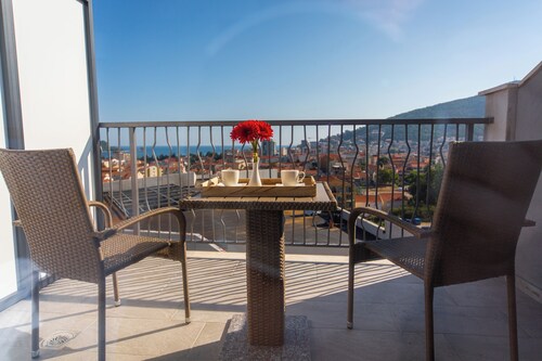 Rooftop Apartments & Rooms