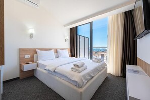 Exclusive-Apartment | Minibar, Zimmersafe, Schreibtisch, schallisolierte Zimmer