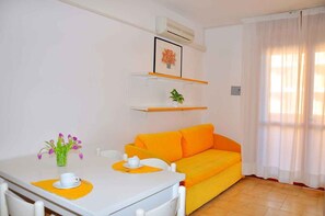 Living area - Holiday apartment mit Klimaanlage und Pool (Bibione)