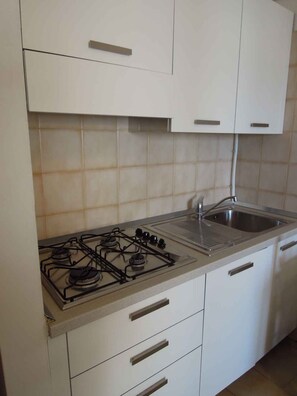 Private kitchen - Holiday apartment mit Klimaanlage und Pool (Bibione)