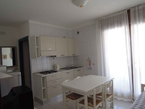 Dining - Holiday apartment with terrace and air conditioning (Bibione)