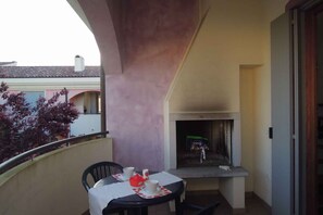 Outdoor dining - Holiday apartment with air conditioning and balcony (Bibione)
