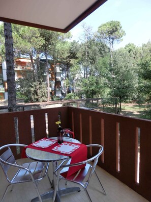 Outdoor dining - Holiday apartment mit Klimaanlage und Balkon (Bibione)