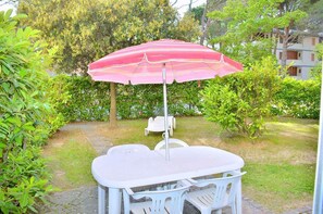 Outdoor dining - Holiday apartment near the sea (Bibione)